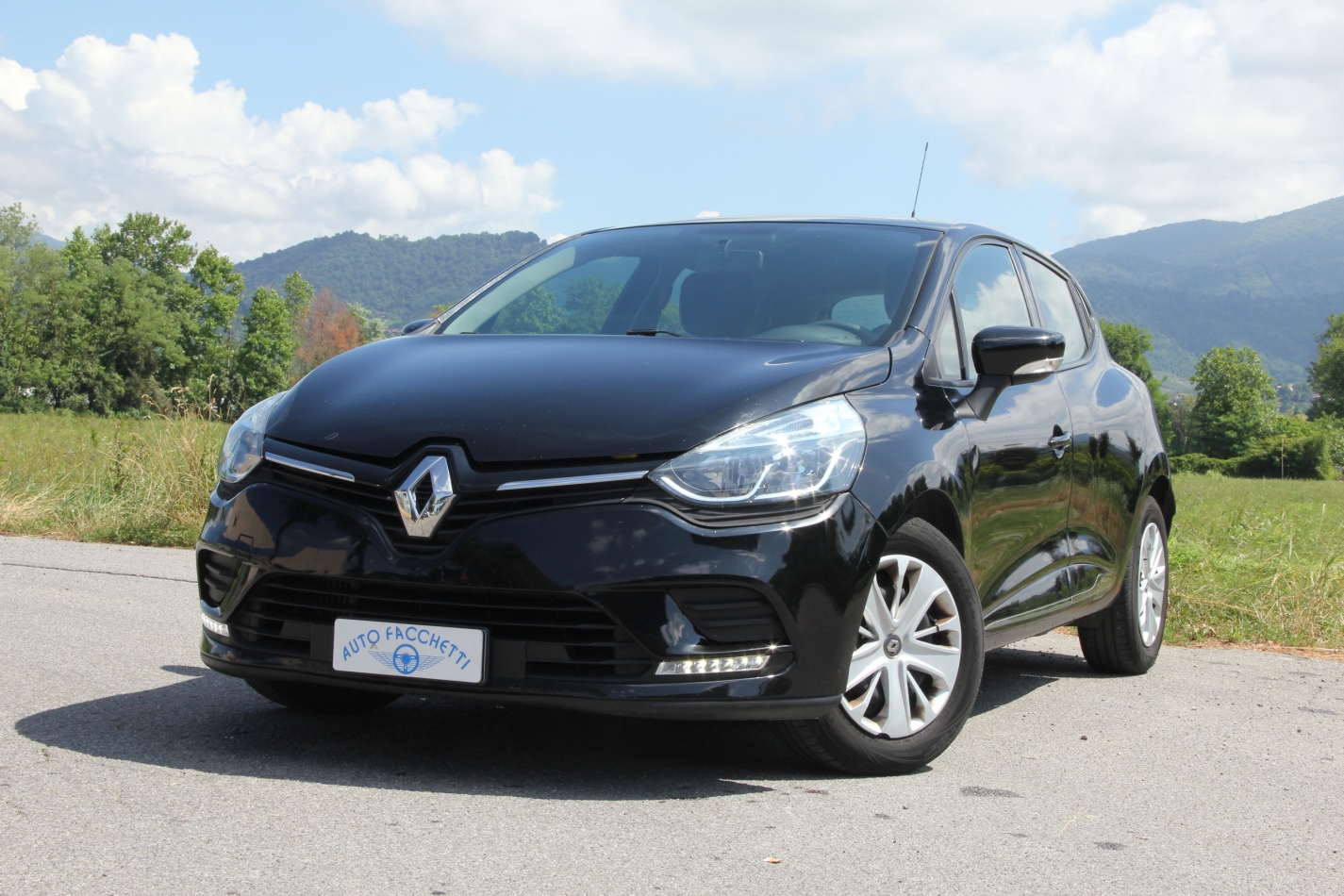 Renault Clio 0.9 tce Moschino Zen Gpl 90cv